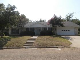 111 N 31st St, Gatesville, TX 76528