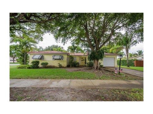 10950 SW 105 AV, Miami, FL 33176