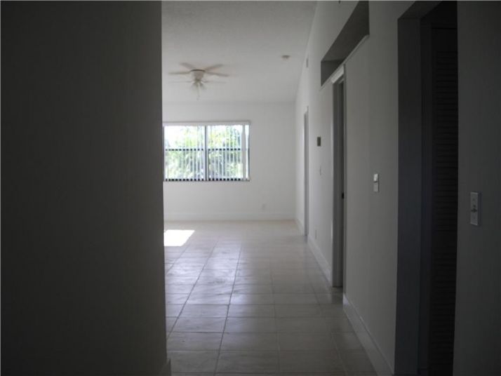 6731 N PARKWAY DR # 2-8, Pompano Beach, FL 33068