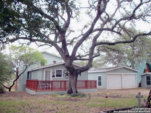 298 Lakeshore Dr N, Bandera, TX 78003