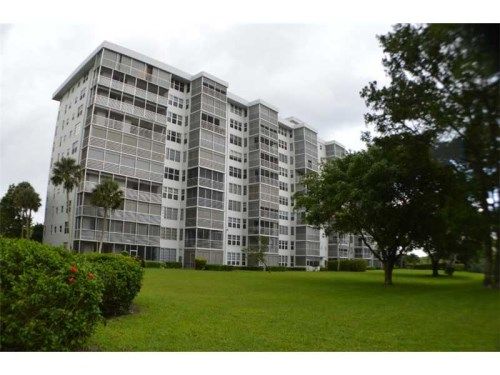 4015 W PALM AIRE DR # 305, Pompano Beach, FL 33069