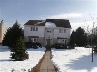 2 Chapel Cir, Broomall, PA 19008