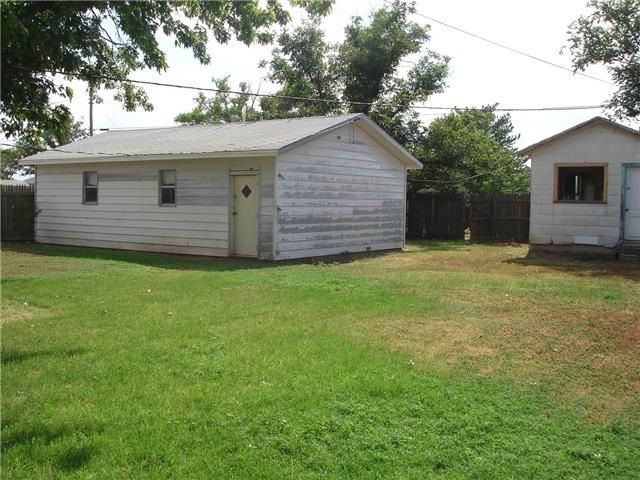 1301 Columbia Ave, Friona, TX 79035