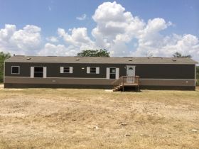 1085 Ninth St, Poteet, TX 78065