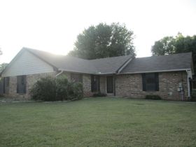 525 Old English Rd, Edmond, OK 73003