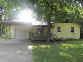 304 S. Rinker Avenue, Aurora, MO 65605