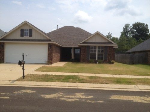 3240 E Hartland Dr, Southaven, MS 38672