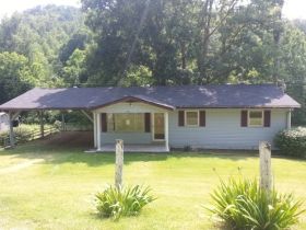 1150 Barnes Mountain Rd, Irvine, KY 40336