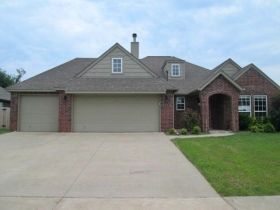 8009 S Dogwood Ave, Broken Arrow, OK 74011