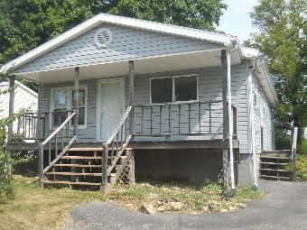 138 W Owen Street, Eminence, KY 40019