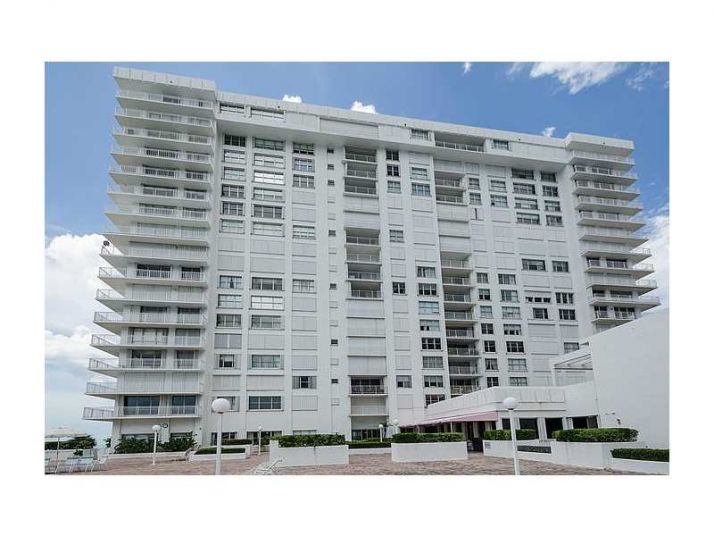 2751 S OCEAN DR # S203, Hollywood, FL 33019