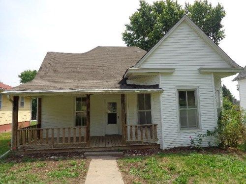 107 Pearl St, New Franklin, MO 65274