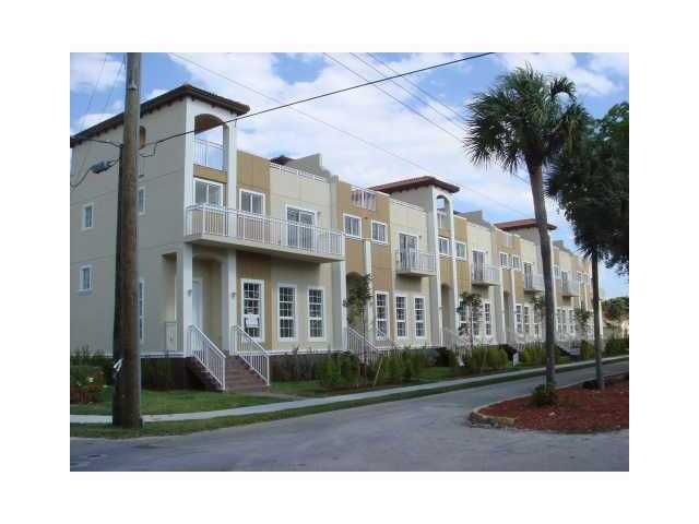 1662 HAYES ST # 1662, Hollywood, FL 33020