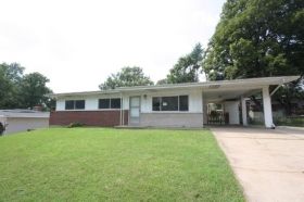 916 Buckley Rd, Saint Louis, MO 63125