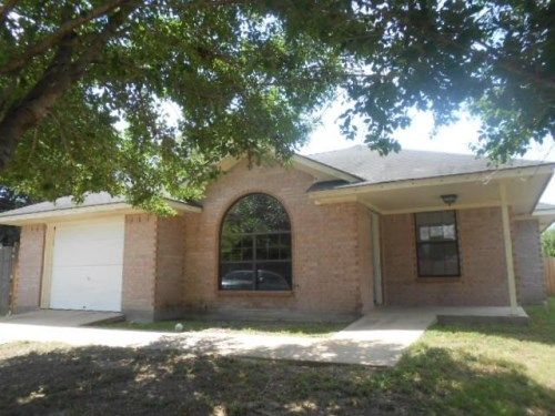 907 Hudson St, Brenham, TX 77833