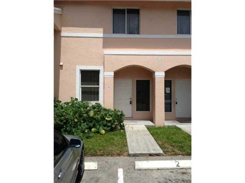 835 NE 212 TE # 4, Miami, FL 33179