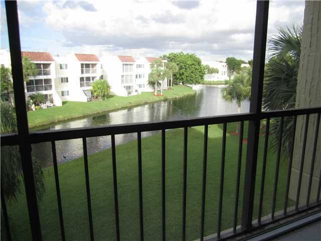 230 LAKEVIEW DR # 303, Fort Lauderdale, FL 33326