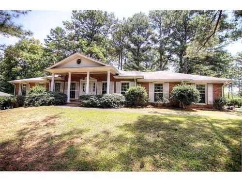 895 Hunterhill Drive, Roswell, GA 30075