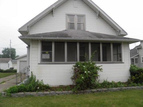 106 S 5th St, Clinton, IA 52732