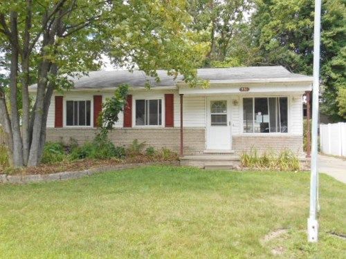 551 Henrietta St, Algonac, MI 48001