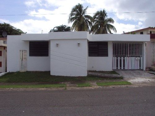 Vista Gardens Y279 24 St, Bayamon, PR 00957