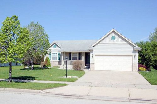 2424 Tanager Ct, Waukesha, WI 53189