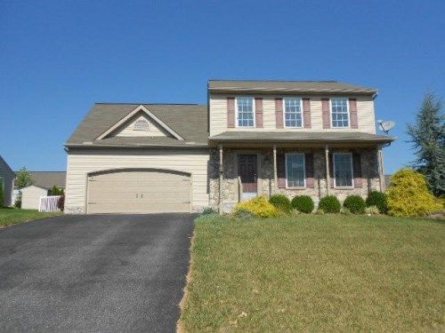 350 Pebble Beach Dr, Mount Wolf, PA 17347