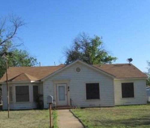 516 Cottonwood St, Coleman, TX 76834