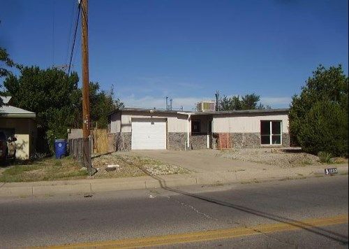 1233 Morris St NE, Albuquerque, NM 87112