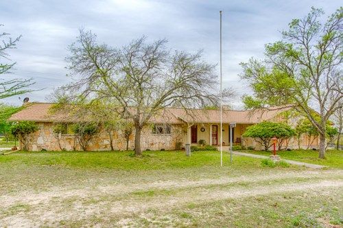 216 Verde Hills, Center Point, TX 78010