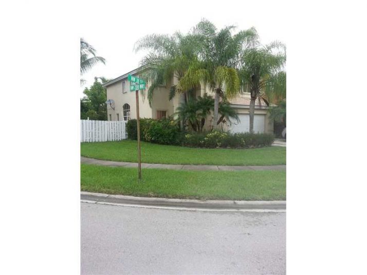 20891 NW 18 ST, Hollywood, FL 33029