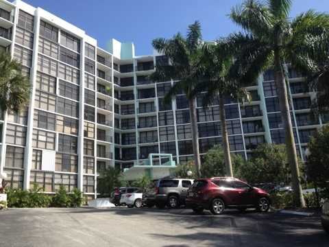 200 LESLIE DR # 1028, Hallandale, FL 33009