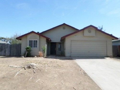 15855 Paradise Avenue, Ivanhoe, CA 93235