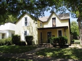 327 E 2nd Ave, Garnett, KS 66032