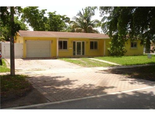 18401 NW 82 AV, Hialeah, FL 33015