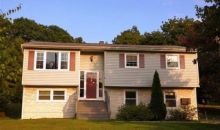 4 HYDE PARK DR Hyde Park, NY 12538