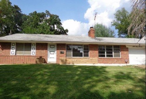 6911 Groveland Dr, Saint Louis, MO 63121