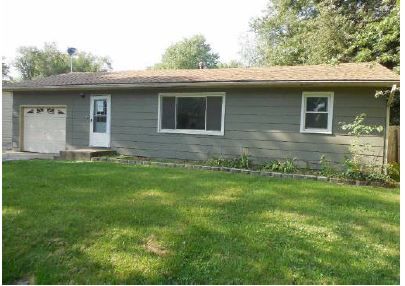 309 W Lakeview St, Centralia, MO 65240