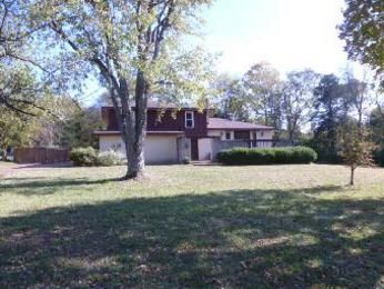 1051 S Brookside Dr, Gallatin, TN 37066