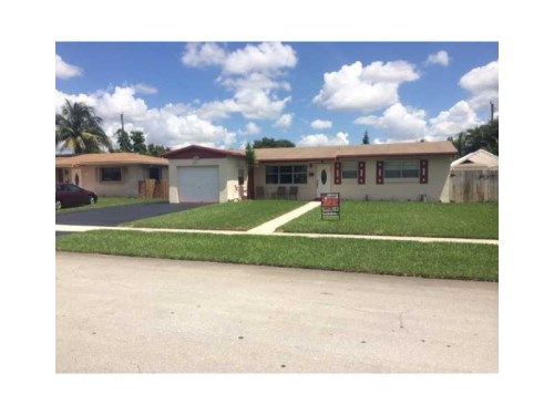 6921 SW 2 ST, Hollywood, FL 33023