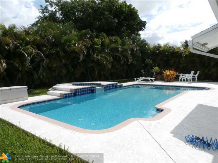 11821 NW 42ND ST, Fort Lauderdale, FL 33323