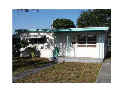 210 SW 67 AV, Hollywood, FL 33023