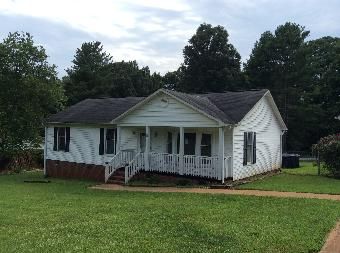 13 Terrace Rd, Travelers Rest, SC 29690