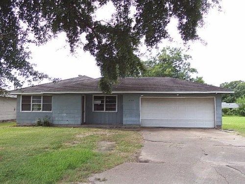 5149 Lawndale Ave, Groves, TX 77619