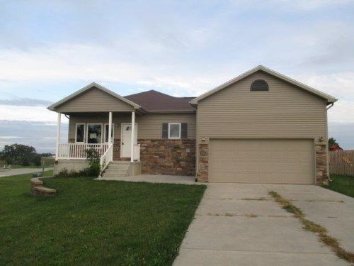 716 Sunset Blvd, Palmyra, NE 68418