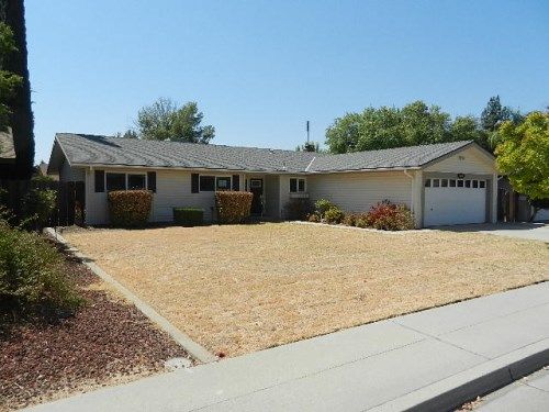 1572 Robinwood Avenue, Clovis, CA 93611