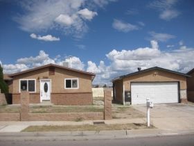 1116 Saphire St SW, Albuquerque, NM 87121