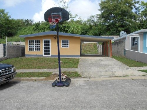 B-21 Roble St Santo Tomas, Naguabo, PR 00718