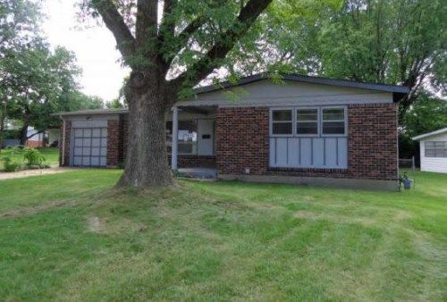 3310 Hermoso Dr, Florissant, MO 63033