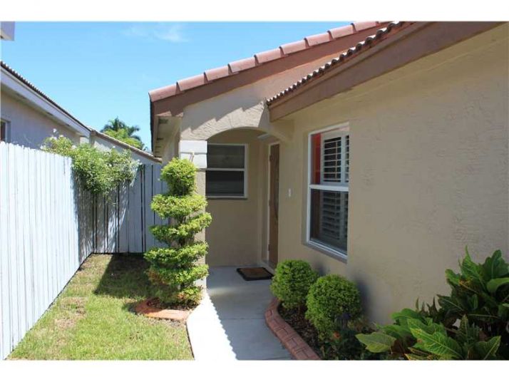 17423 SW 19 ST, Hollywood, FL 33029